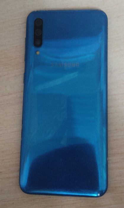 Samsung a50 в хорошем состоянии