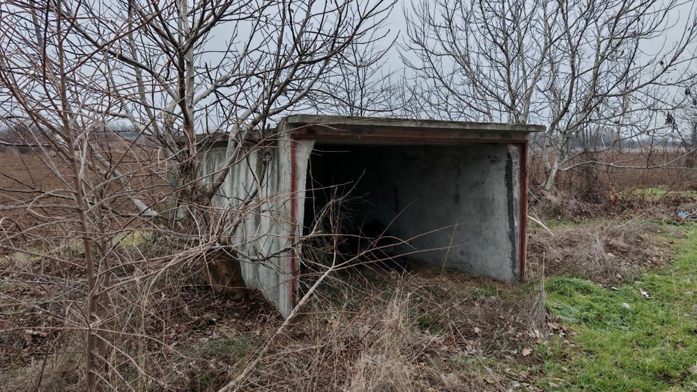 Бетонен гараж без врати