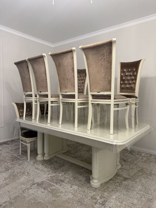 Продаю стол со стульями