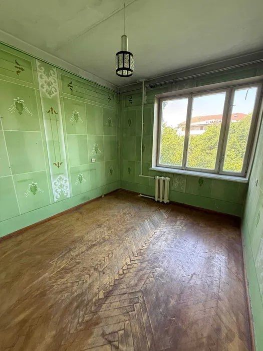 Продажа 4 ком Ц-6 балкон 2*6
