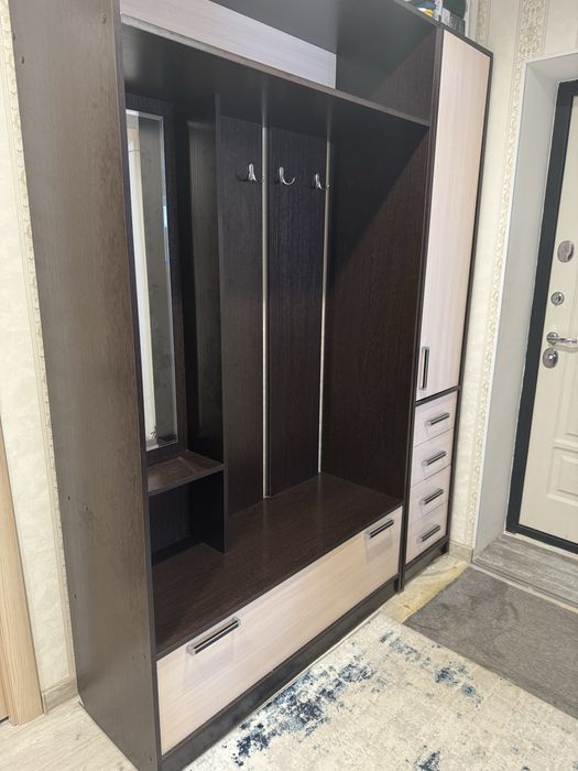 Прихожая в отличном состояний .