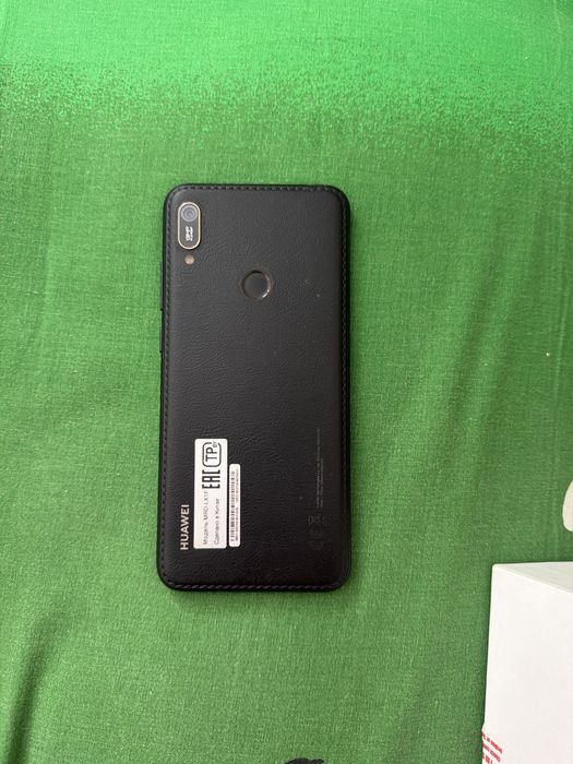 Телефон huawei y6;oppo a5s,a3s