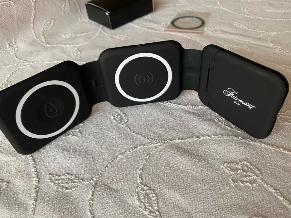 Безжично зарядно с комплект кабели BOLERO Memorii 2 в 1 Fairmont Dubai