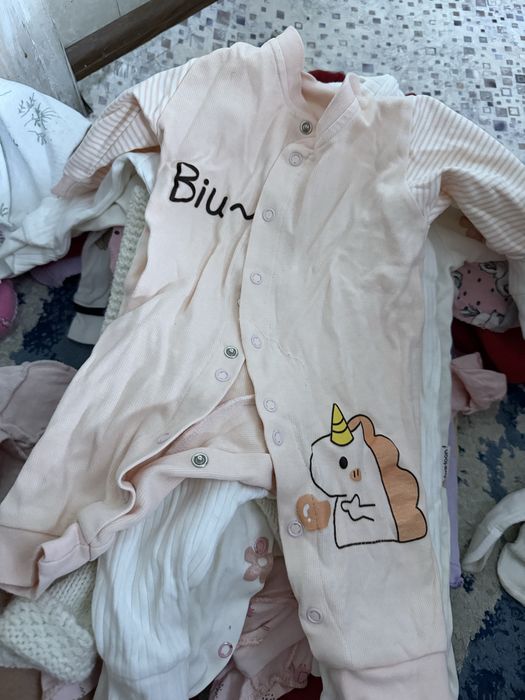 Продам с рождения на девочку вещи