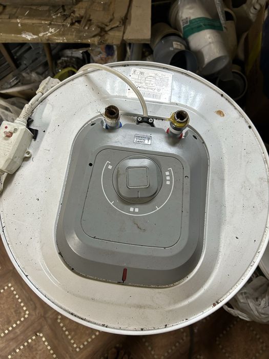 Поодам водонагреватель Ariston