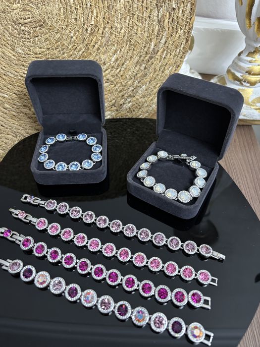 Браслет с камнями “Swarovski”.