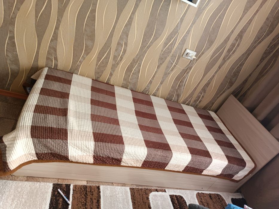 Продам кровать полуторка