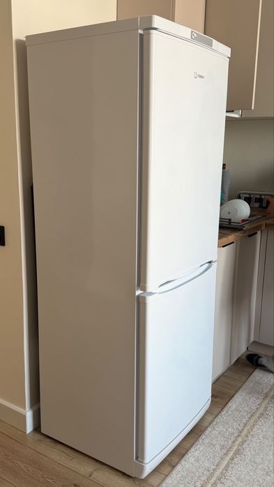Холодильник Indesit