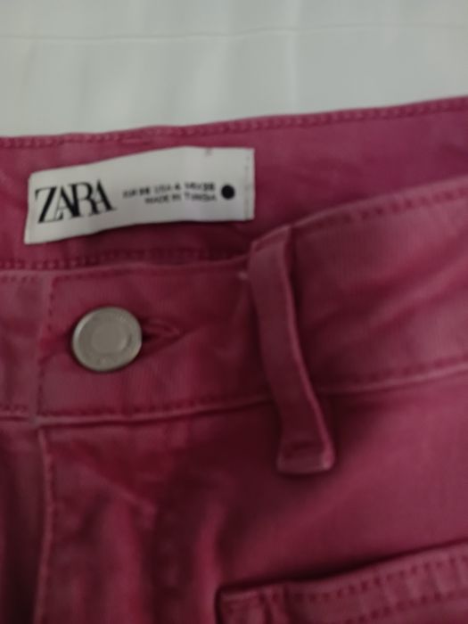 Продавам дънки  26 разер ,  на  PINKO-50лв  ;ZARA -20лв ;Berchka15лвk