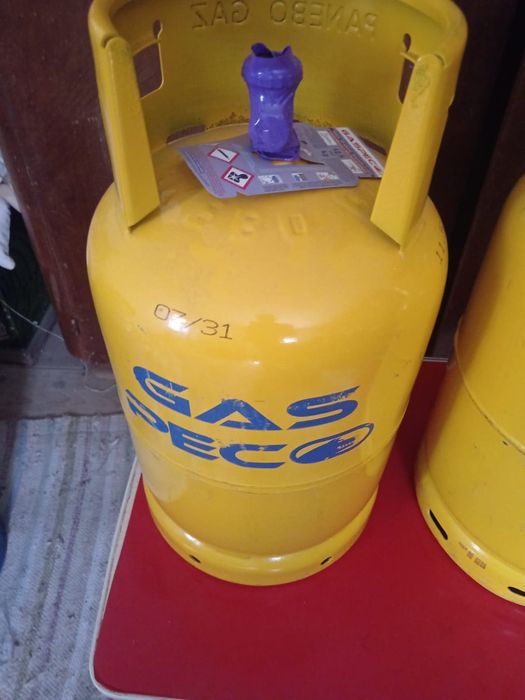 Vând butelii Gaz Peco goală și plină sigilata