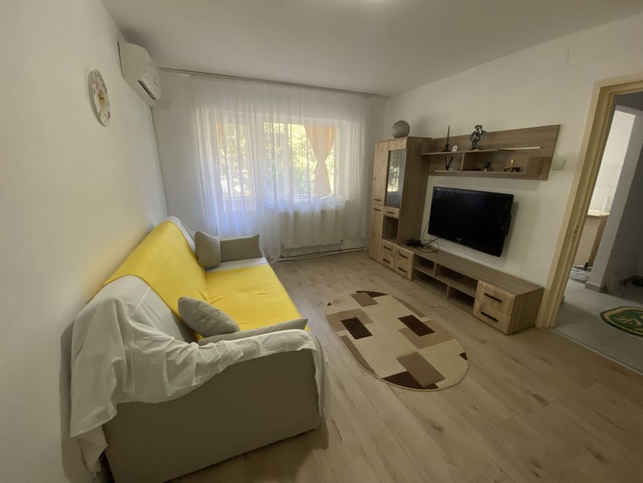 Inchiriez apartament 2 camere et 1- Bdul Bucuresti -statia Vranis