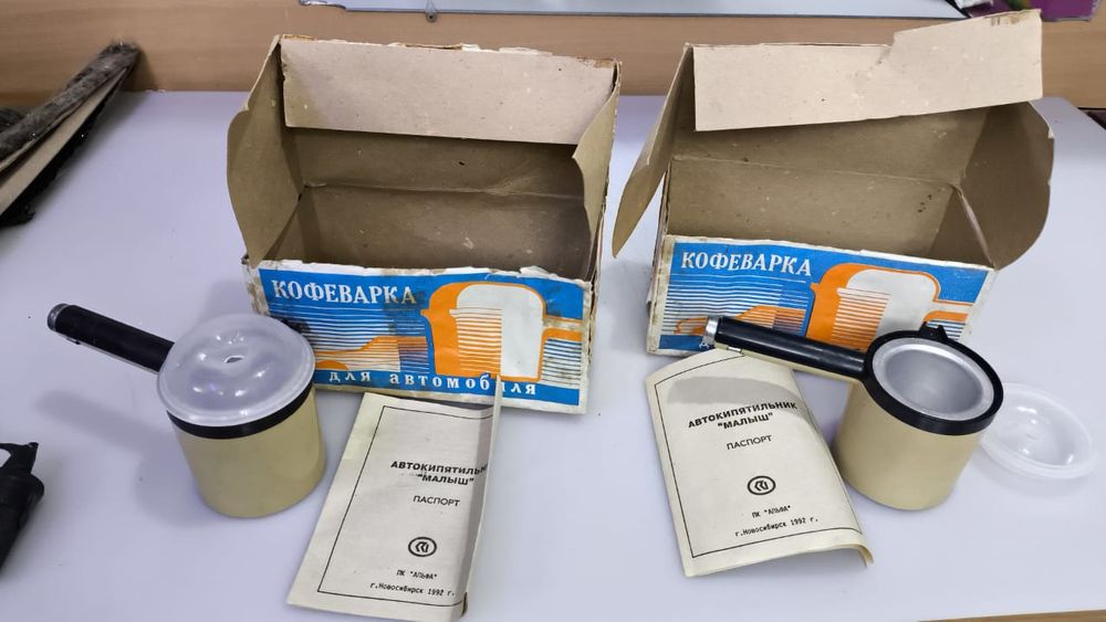 Кофеварка автомобил есть две каждая 2000тНОВАЯ
