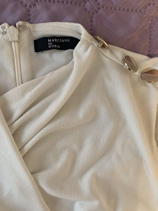 Стилен топ на Guess