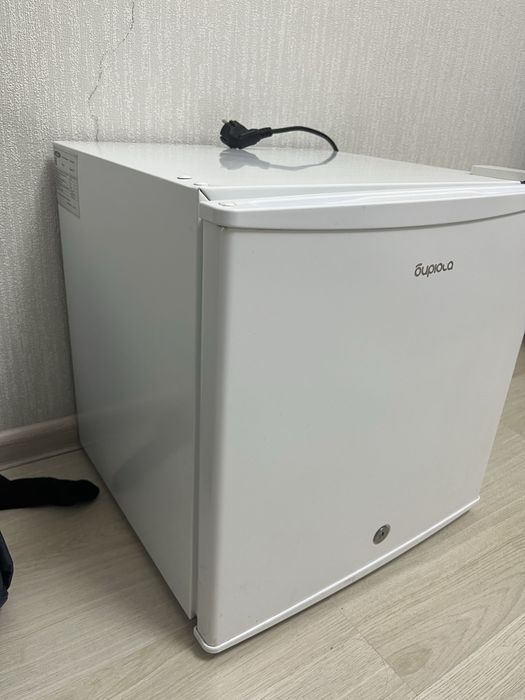 Мини холодильник в рабочем хорошем состоянии