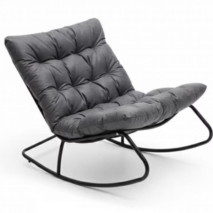 Комфортен люлеещ се стол с дебела възглавница – идеален за релакс у до