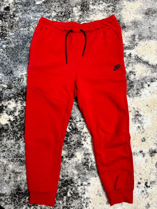 Pantaloni Nike Tech