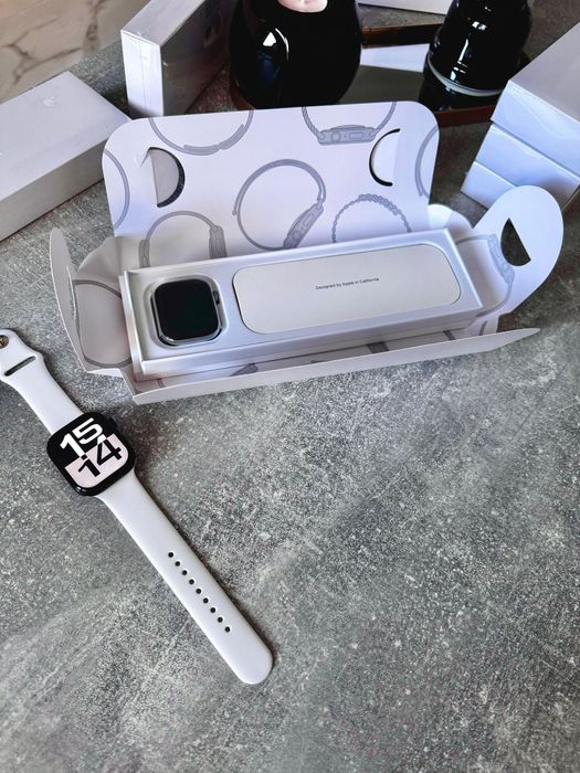 Vând Apple Watch Series 10