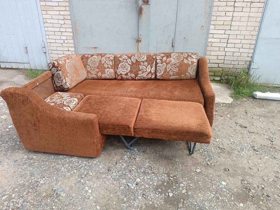 Продам угловой диван.