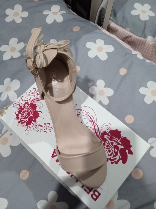 Yozgi tufli 39razmer yangi kiyilmagan  narxi 100ming som