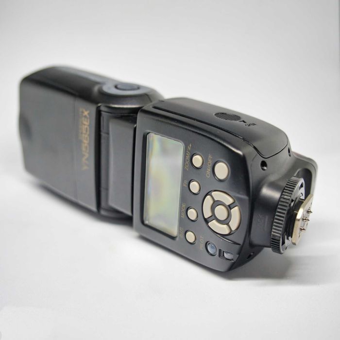 Nikon D7100 + Grip + Nikon 18-200m + Nikon 35mm F1.8 + Accesorii