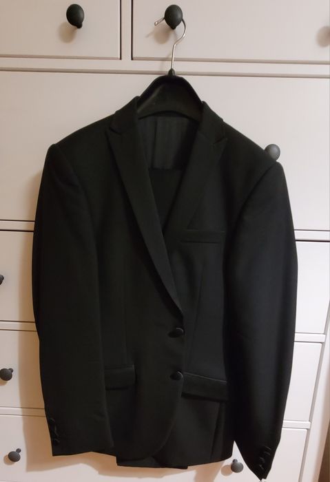 Costum negru de ocazie