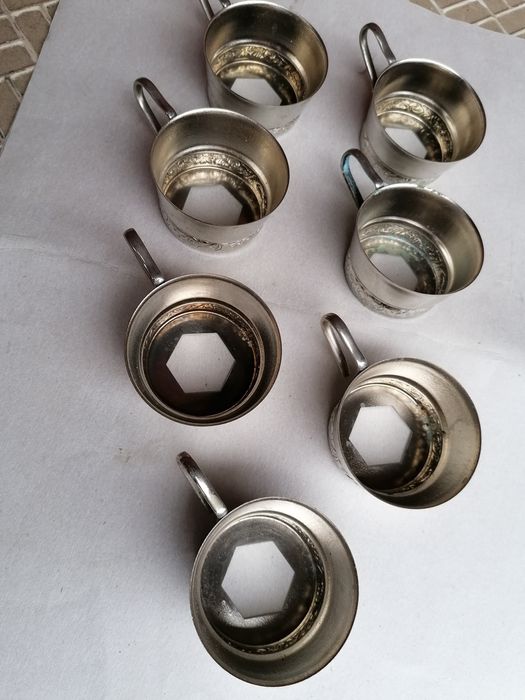 Поставки за чаши за чай. Постекани