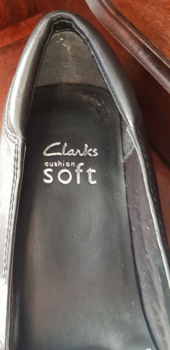 Продам туфли на низком ходу, черного цвета.