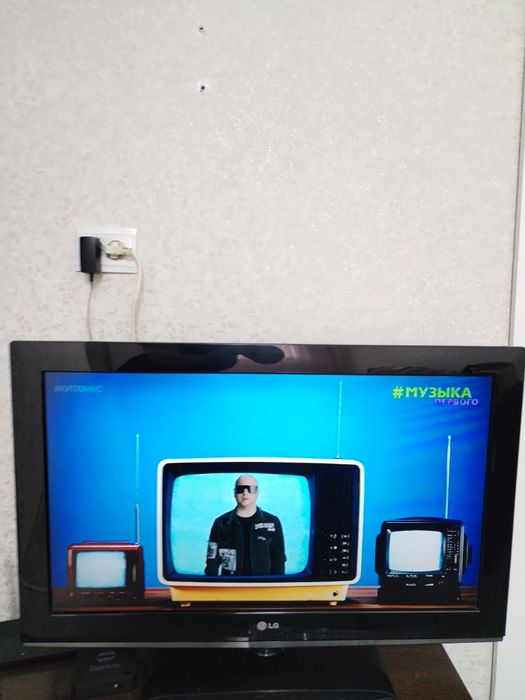 Продам телевизор LG.