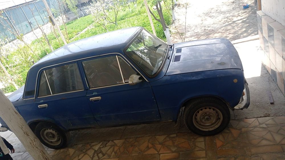 Машина на ходу. Движок хороший