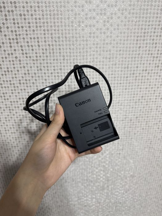 Canon EOS 250D + 18-55 мм — как новая