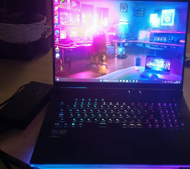 Asus Rog Strix SCAR 18 
RTX 4080 | i9-14900HX | 32G