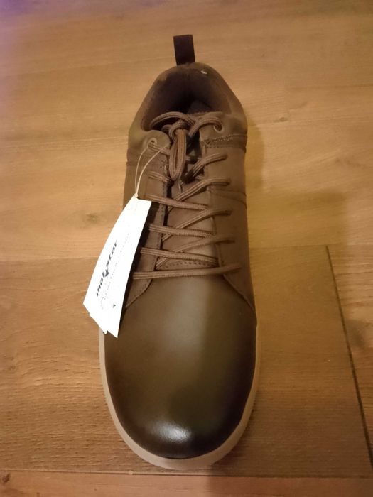 Продавам обувки Матстар