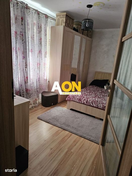 Apartament 3 camere, Cetate, etaj intermediar