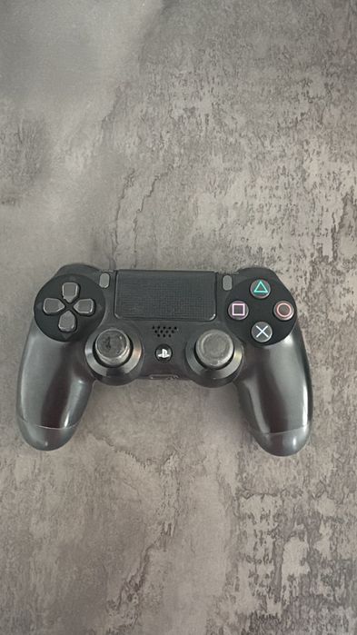 PlayStation 4 Pro 1 TB + 2 manete