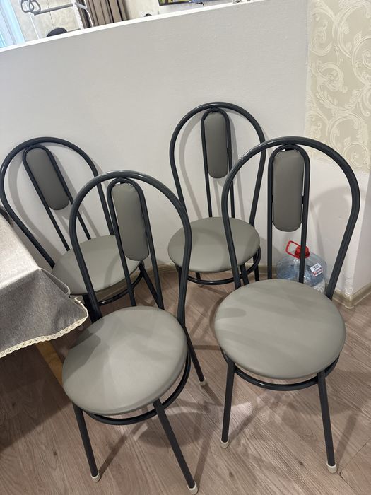 Продам комлект стол со стульями