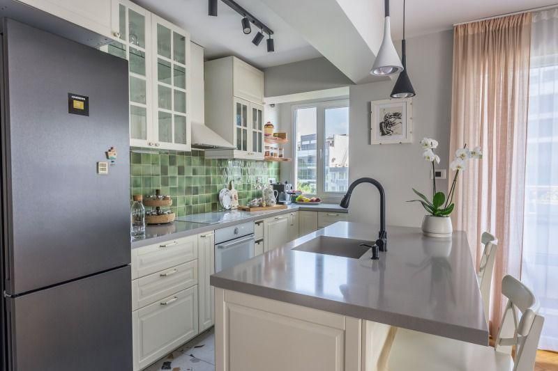 Дава се под наем Тристаен апартамент в Пловдив, Център - 100 кв.м за 1000 € - Снимка #2