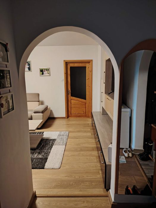 Vand apartament 3 camere in Simian