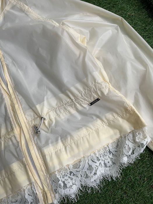 Дамско горнище / ветровка : GUESS S