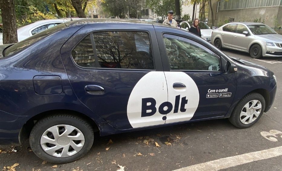 Închiriez logan BOLT -Uber