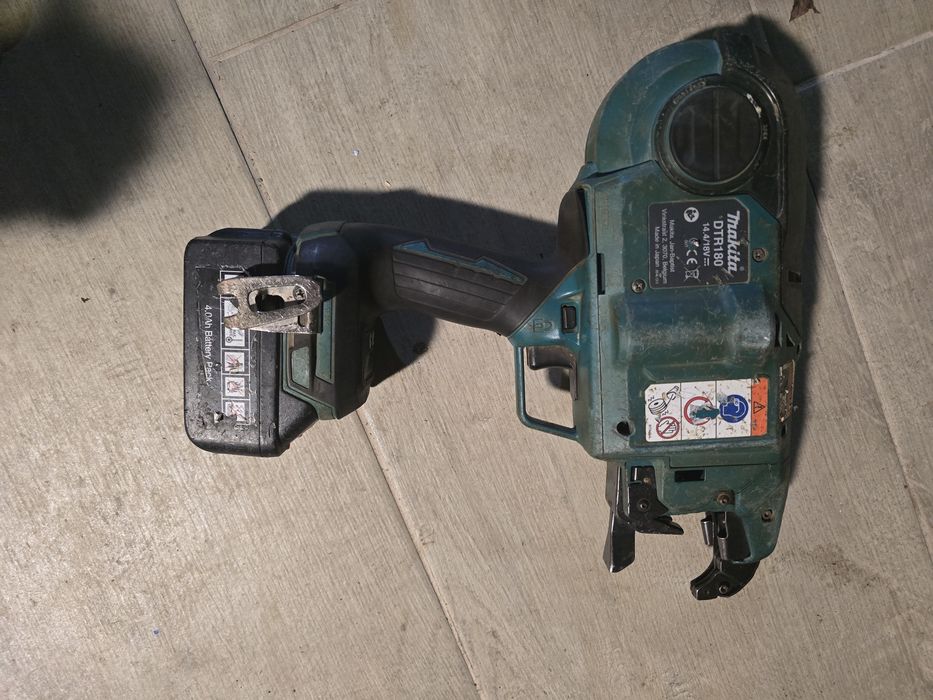 Makita DTR180. .