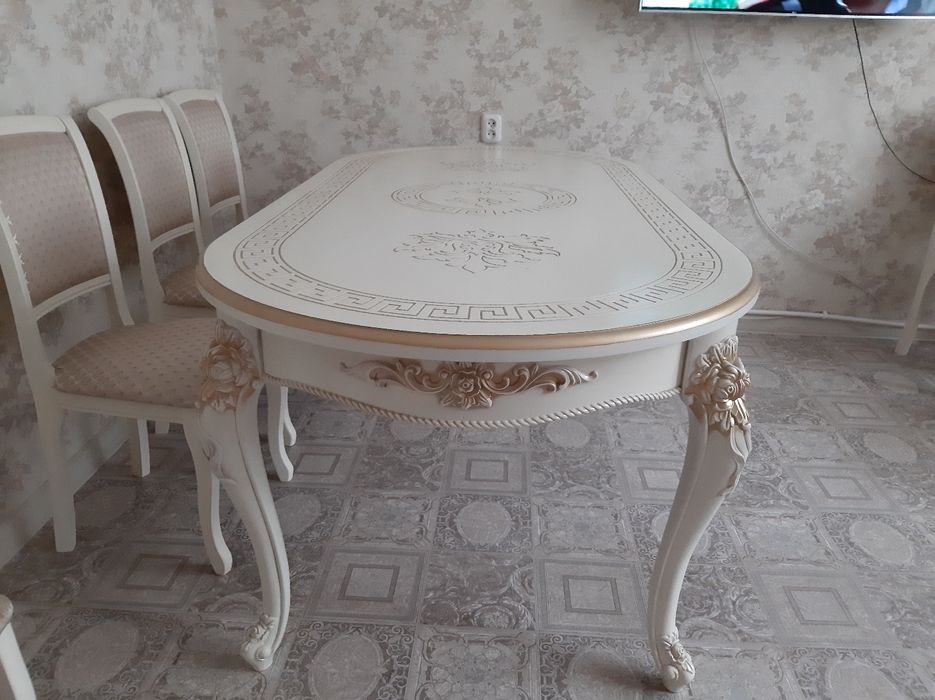 Столы для гостиной