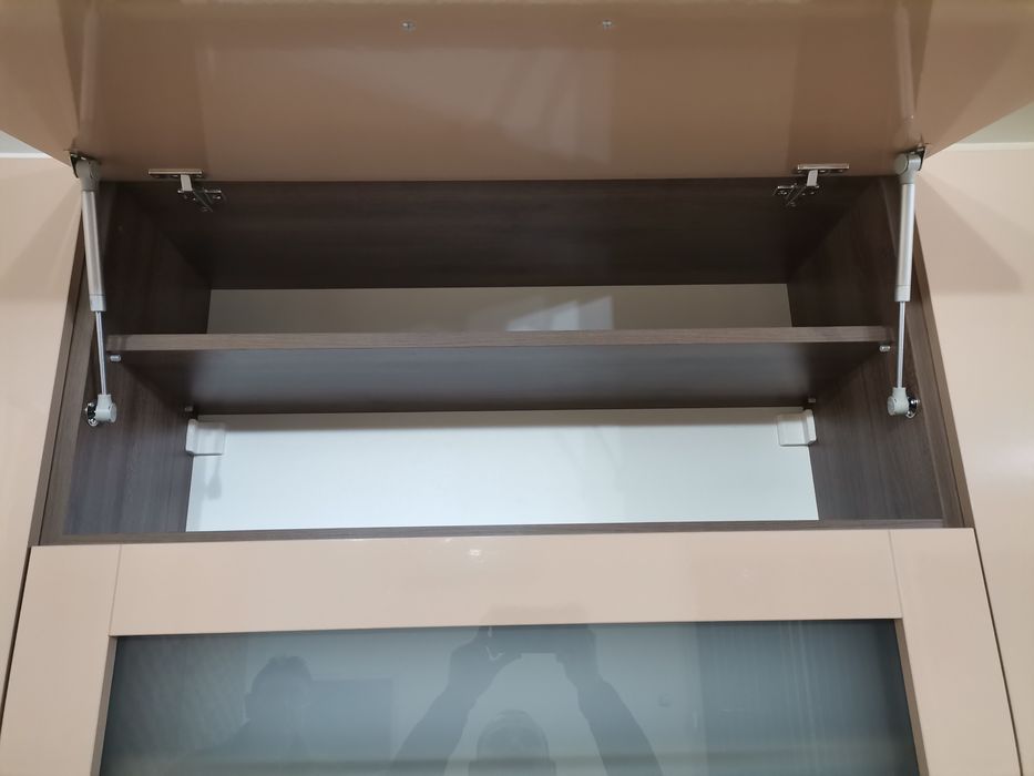 Продавам МДФ кухня с ширина 2.50м.