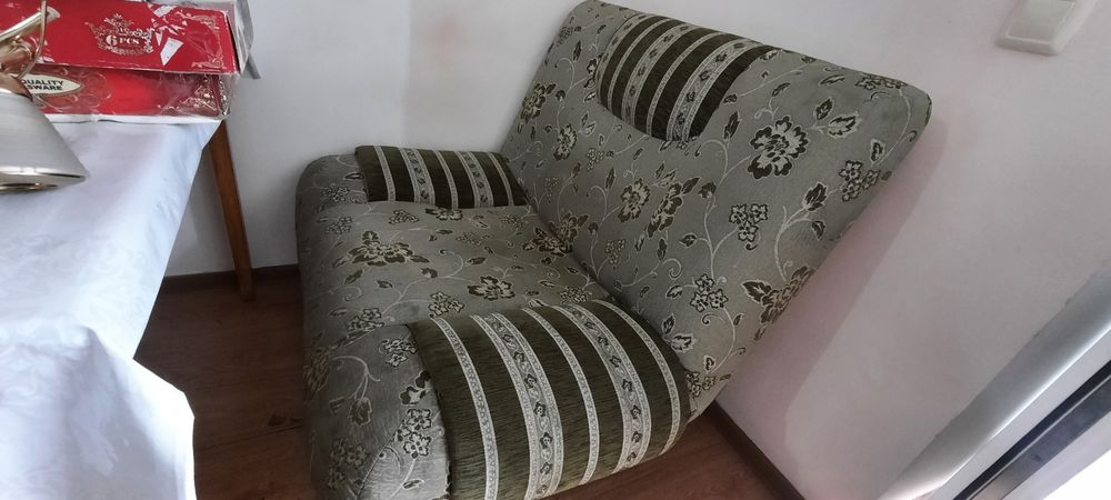 Диван с двумя креслами