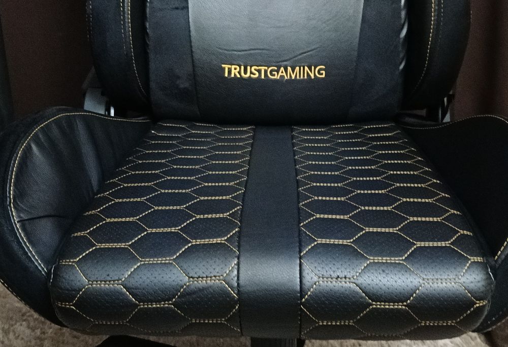 Гейминг стол Trust - GXT 712 Resto Pro, черен