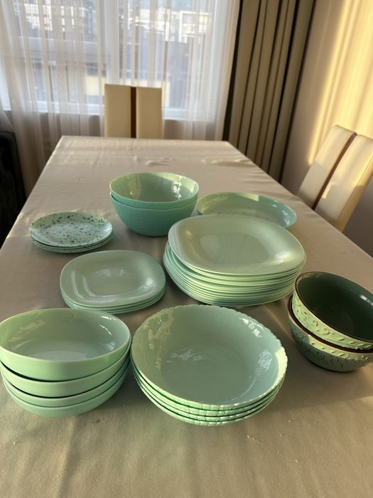 Пълен сервиз чинии в синьо зелен цвят