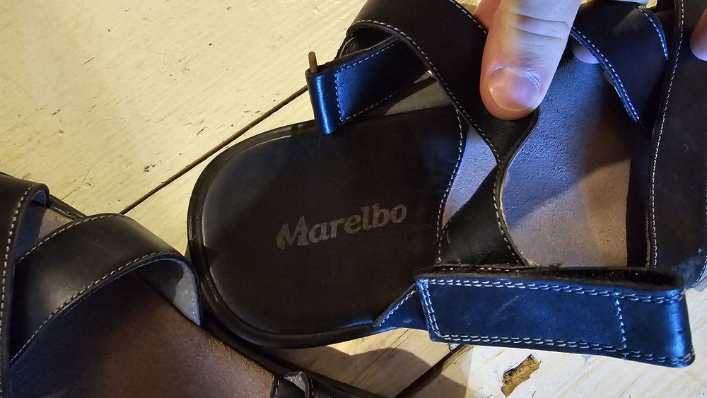 Sandale de piele in stare buna