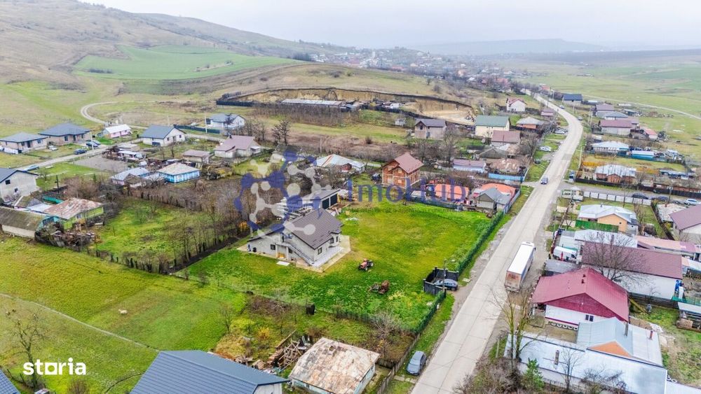 Teren intravilan de vânzare în Letcani, utilități, asfalt