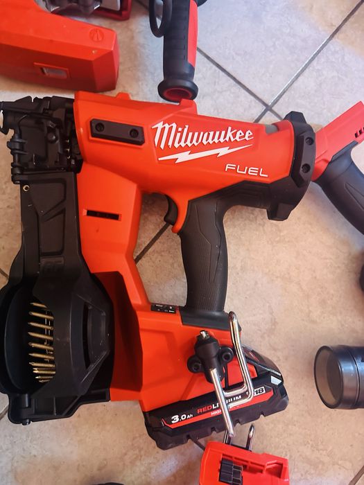 Scule profesionale noi Milwaukee