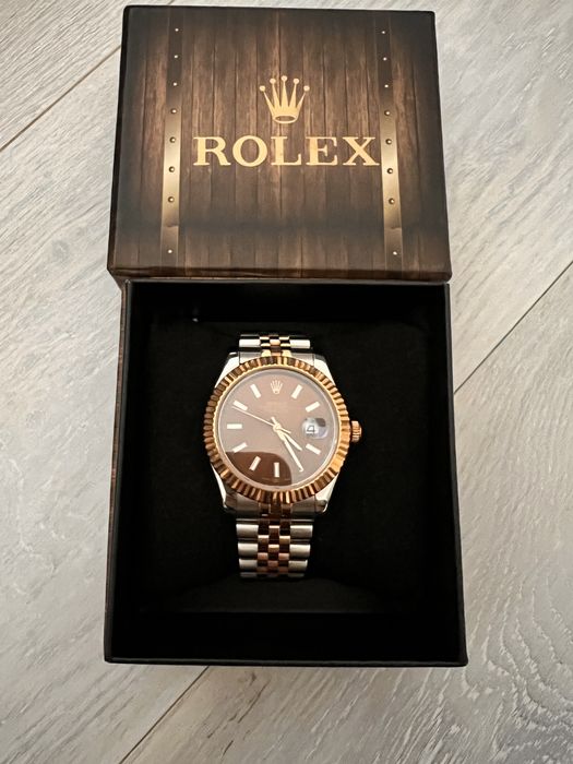 Ceas rolex  de vanzare !Ceasul vine cu carcasa!