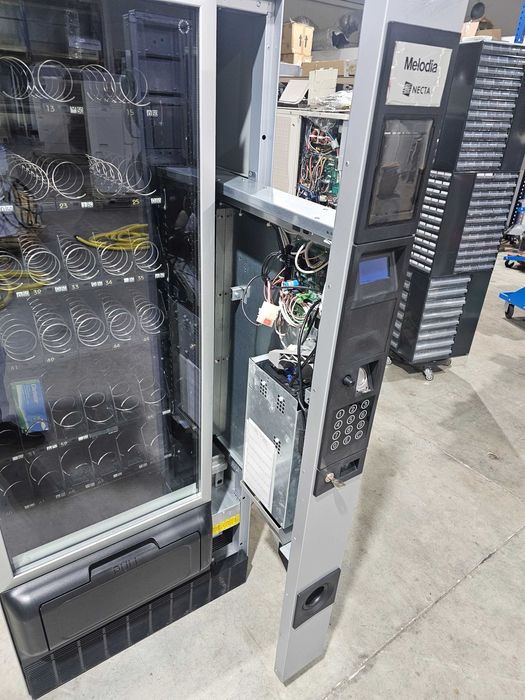 Вендинг машина за пакетирани стоки Necta Melodia